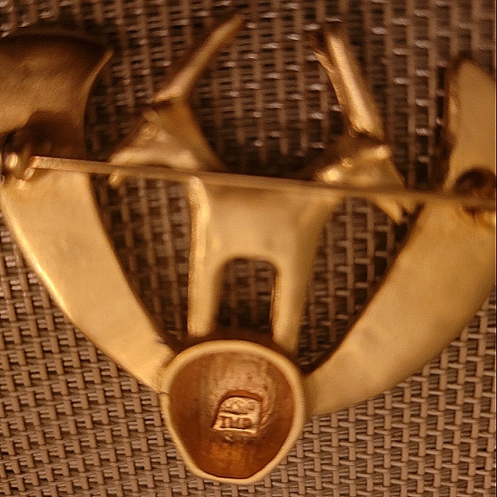Abstract Two-headed  Antelope /Impala Brooch Gold-Toned - Picture 2 of 3